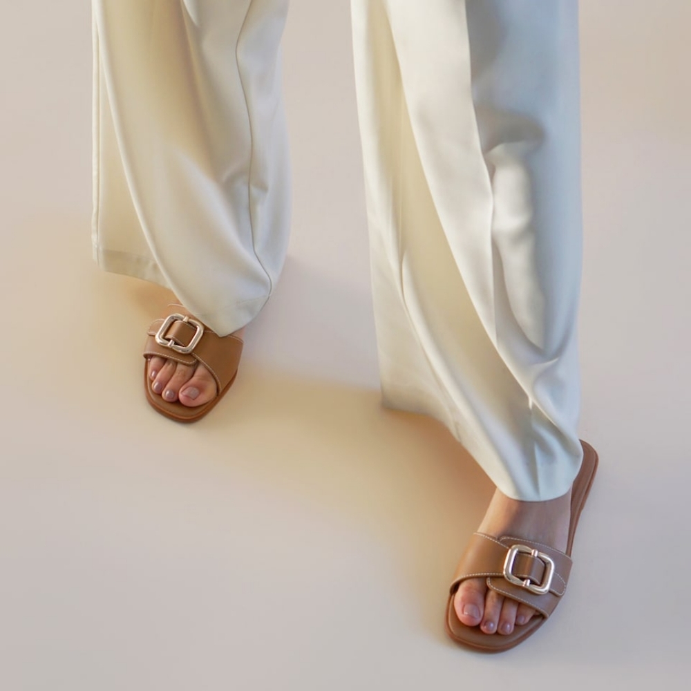 NWT. Flattered, Mimi sandals. Cognac, size 37.